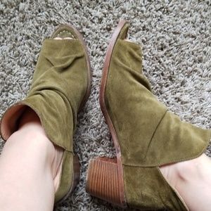 BLACK FRIDAY RePosh Sundance Catalogue pumps 40